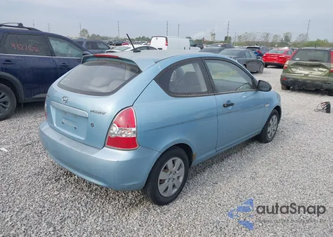 2008 Hyundai Accent Gs z USA, uszkodzony, nr VIN KMHCM36C38U091575